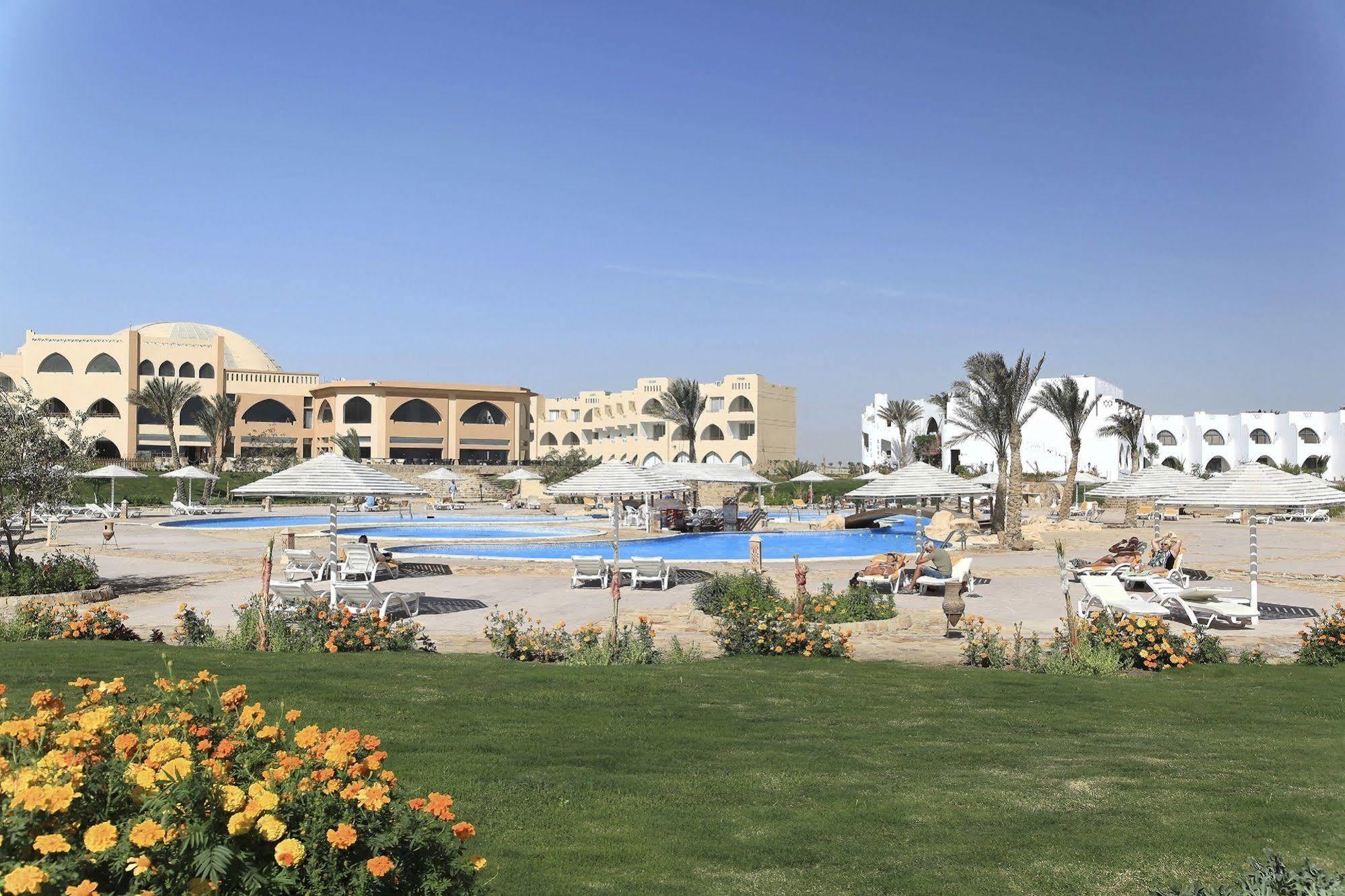 Курортний комплекс Three Corners Equinox 4*